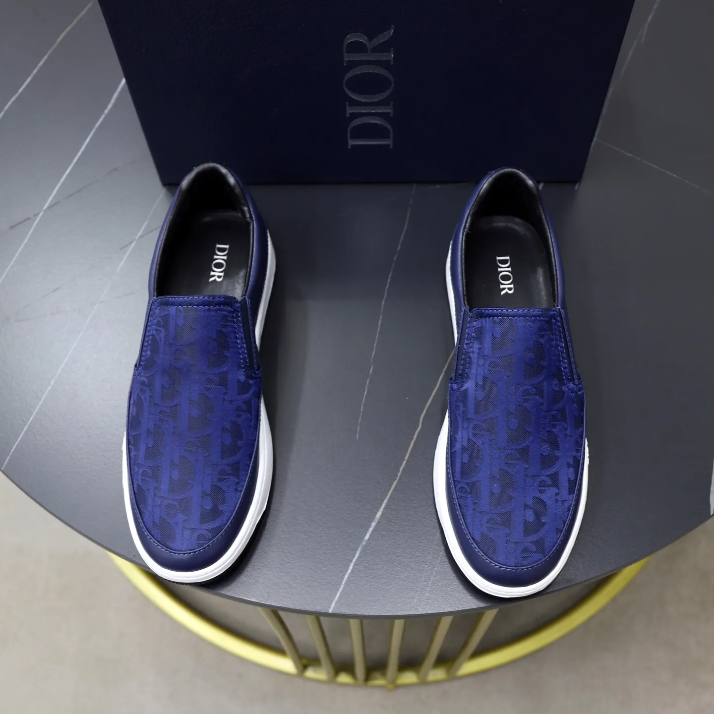 Ex-factory price: 420💰🙅‍♂️🙅‍♂️🙅‍♂️ Brand: Dior DIOR Standard code: 38-44 (45 customized) Grade: Same as the official website Material: Original material splicing Comfortable and breathable lining Lightweight and wear-resistant sports outsole Style category: Men's fashionable casual shoes Running sneakers Distinguished luxury brand elements Top luxury Color: actual picture color